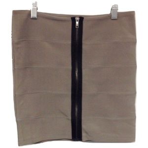 New Millau LF Stores Stretch Skirt Size Small